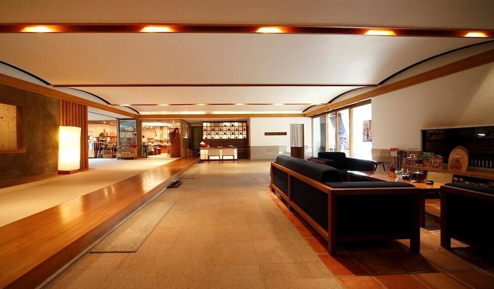 ロビーラウンジ / 3