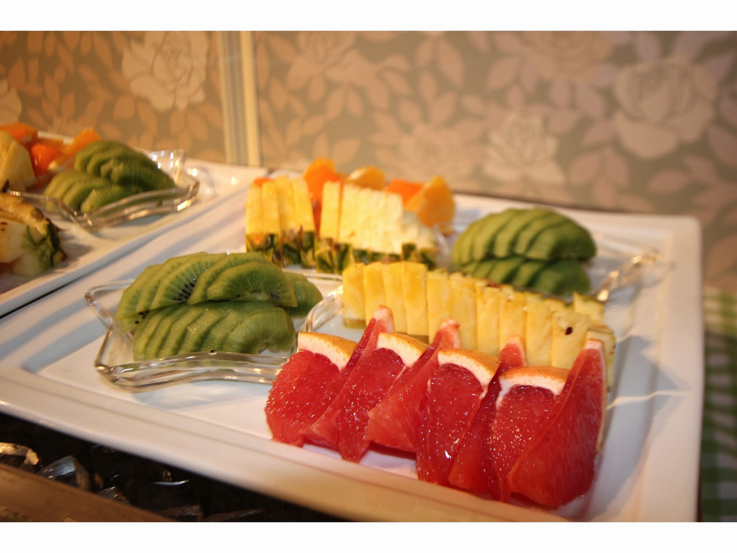 Breakfast fruit serving