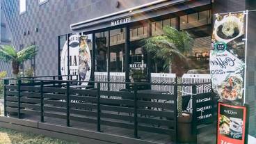 施設の正面 (日没後) / 2