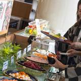 ビュッフェ風景 / 4