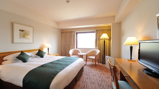 ダブルルーム クイーンベッド 1 台 禁煙