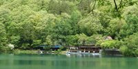山梨「四尾連湖」でほっと一息。自然に癒される女子旅を