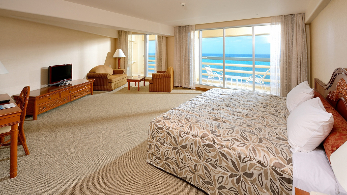 白砂のビーチが目の前に！インスタ映えするレインボープールは必見3657553