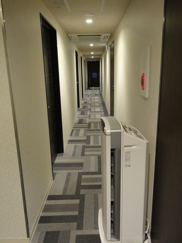 客室廊下も奥へと長い？