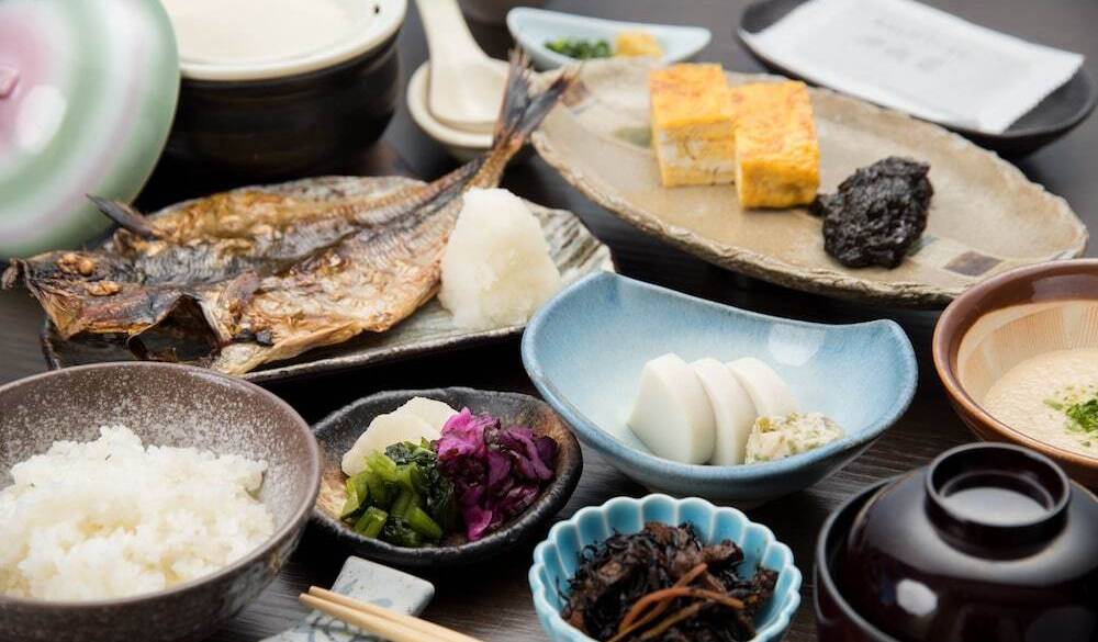 朝日を浴びつつ
ホッとする和朝食を / 1