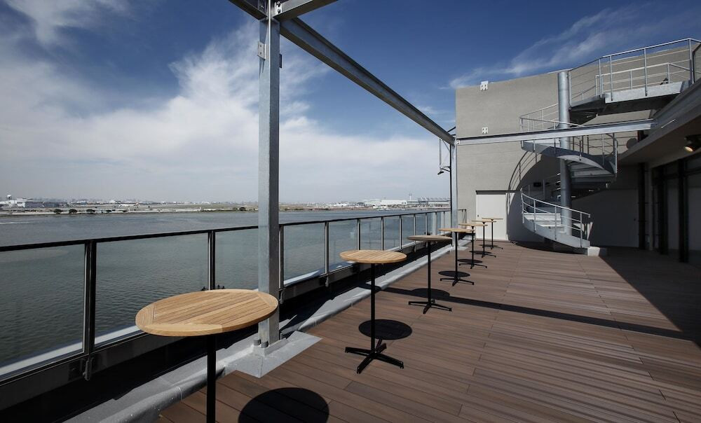 対岸には羽田空港。大浴場やレストランも備えたリバーサイドホテル3931181