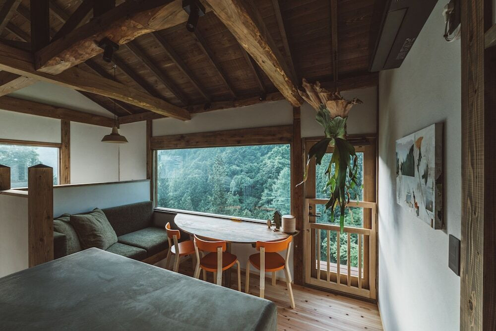 崖の家 KONAGATA 2 リビング