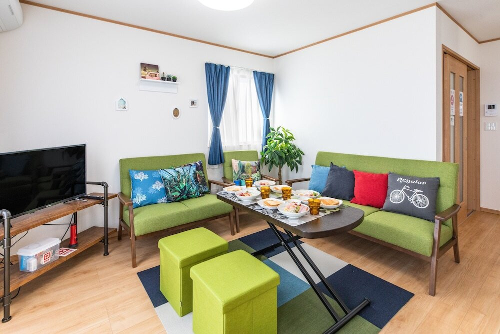 客室内のダイニングエリア