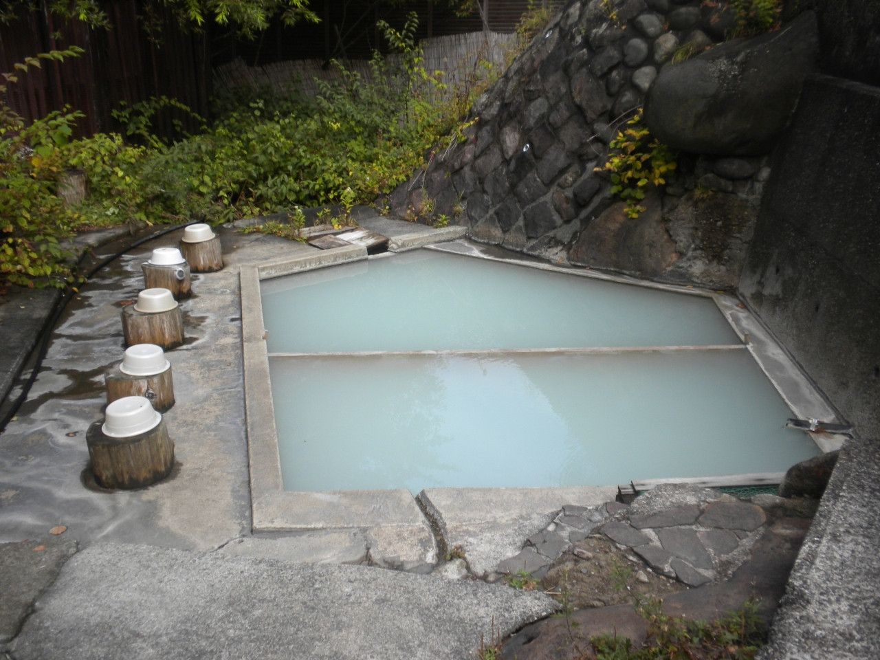 歩いて秘湯へ向かう楽しさ満点！古き良き日本を感じるお宿3848597