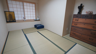 (105室) 1階 中庭3人部屋 (個室、専用トイレ、シャワー付)