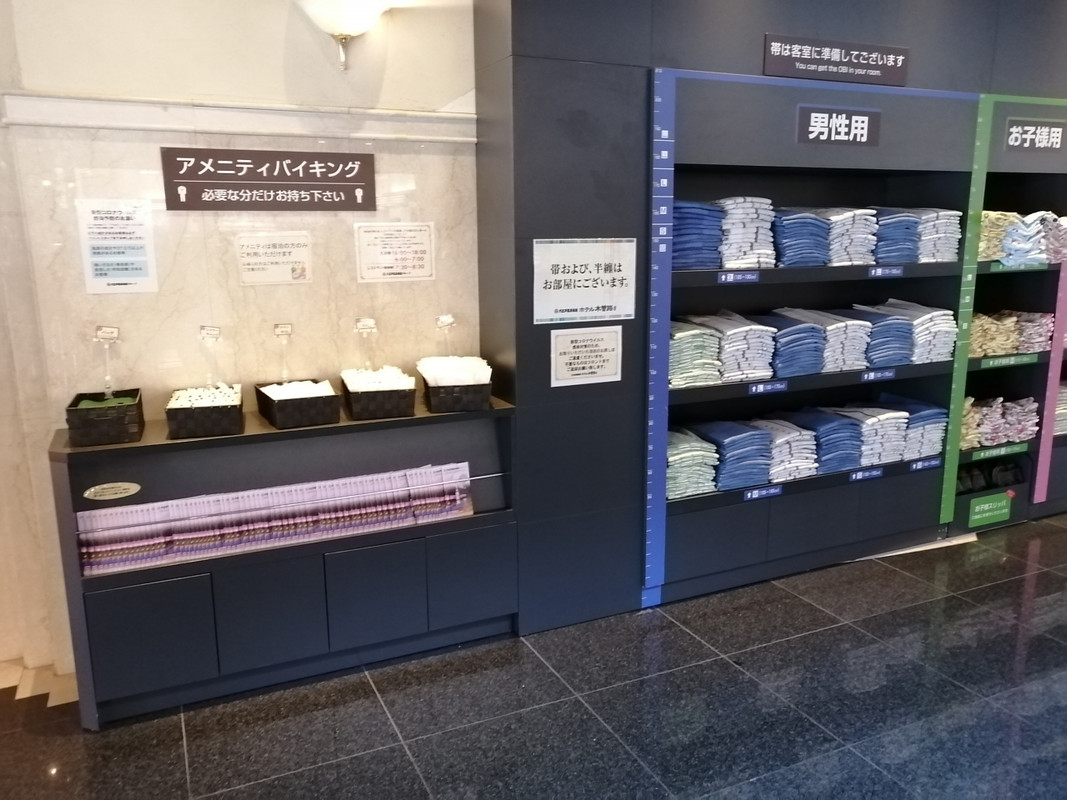 フロント横に必要小物と浴衣が用意されてます。