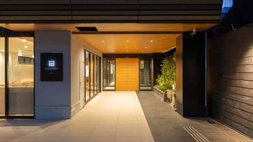 施設の入り口 / 23