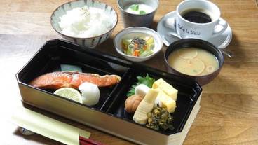 食事・飲み物 / 4