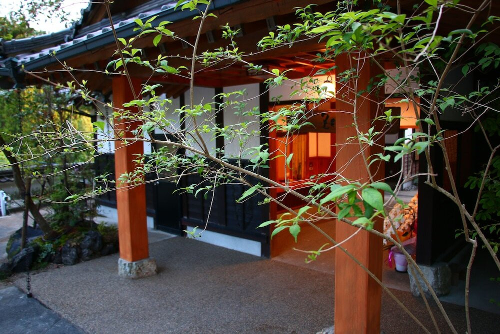 囲炉裏料理に野趣あふれる客室露天にほっこり♡古民家風の宿4247155