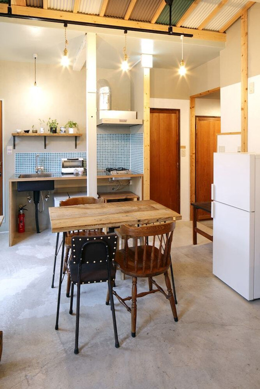 客室内のダイニングエリア