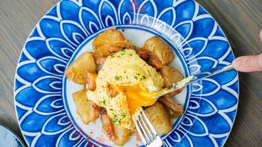 朝食一例/エッグベネディクト / 4