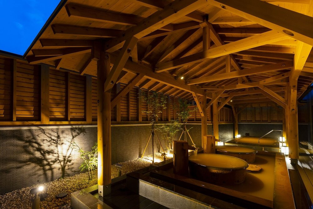 琥珀色の湯 東屋風 露天風呂