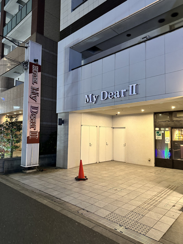 商店街から少し外れたところにあります。