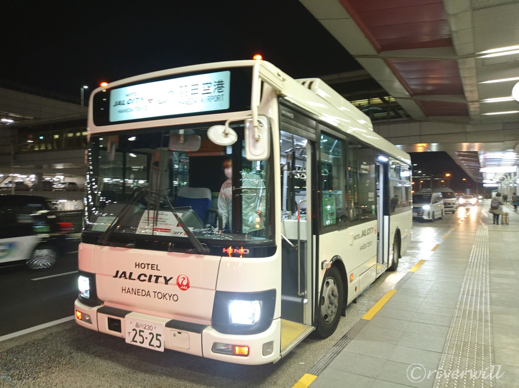 公共交通機関が閉まっている時間帯でのシャトルバスはありがたい