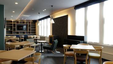 ロビー応接スペース / 4