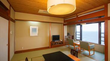 客室内のダイニングエリア / 13