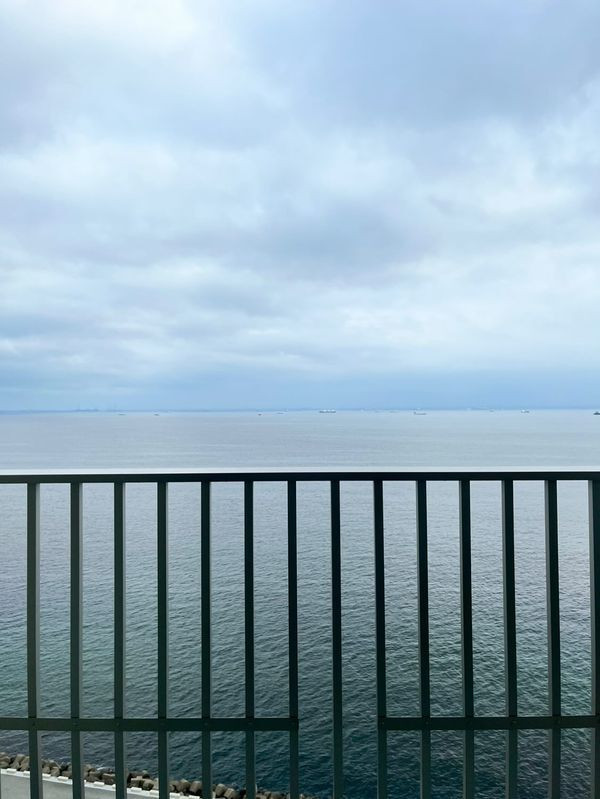 バルコニーからは穏やかな東京湾がひろがる / 6
