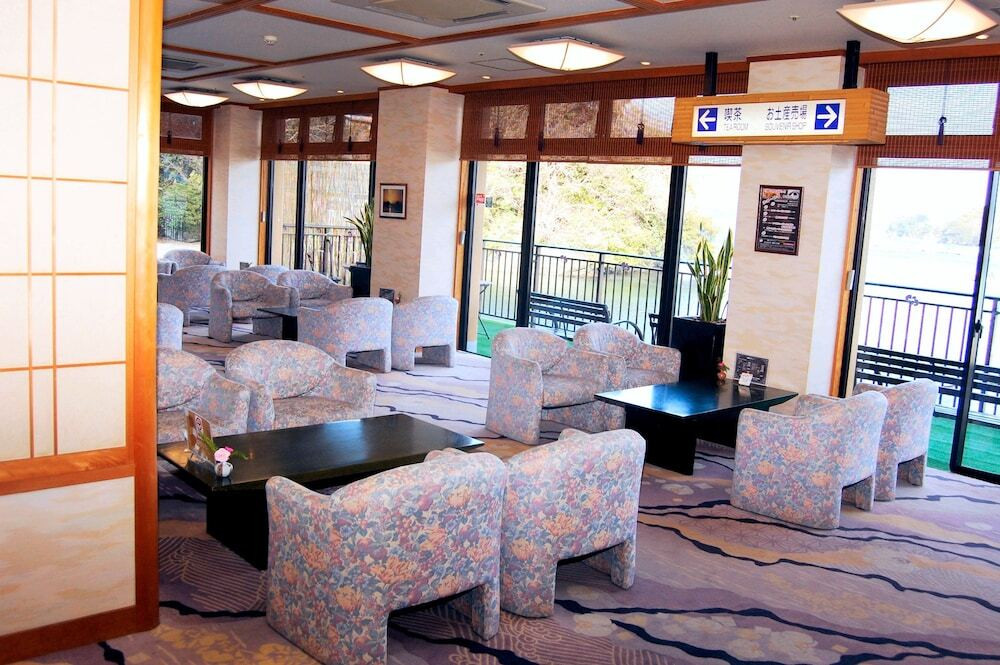 ロビーラウンジ