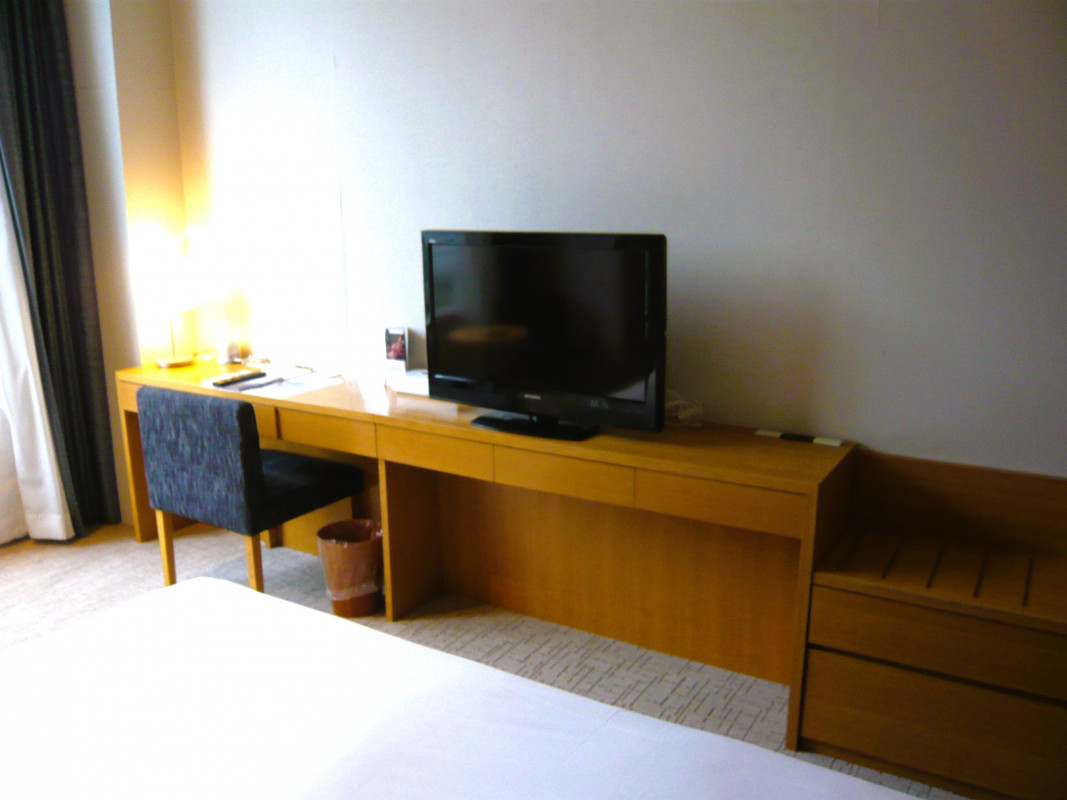 長デスク周りも余裕の広さ