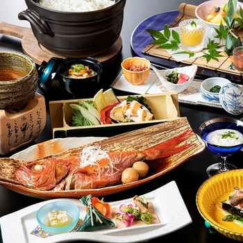 モダンなお部屋でゆったり。名物「金目鯛の姿煮」に舌鼓!3457038