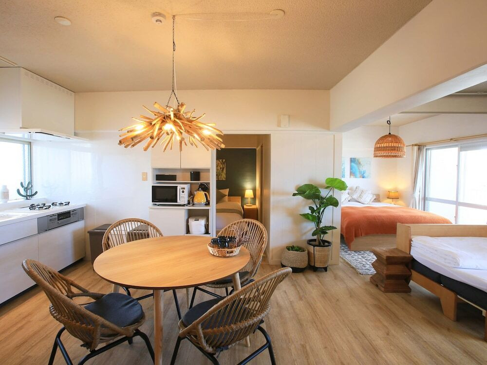 客室内のダイニングエリア