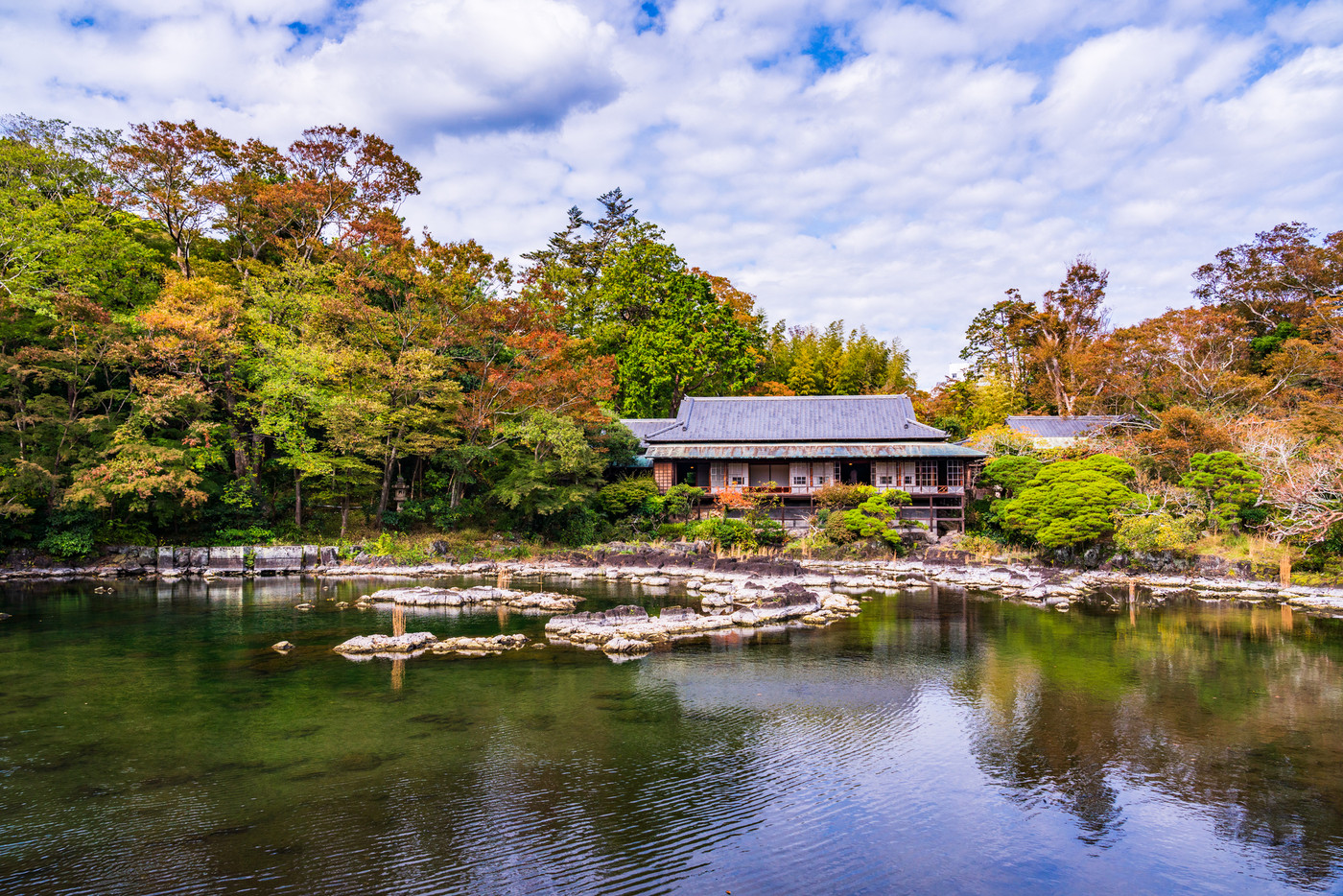 （静岡県）三島市楽寿園　小浜池と楽寿館