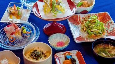 食事・飲み物 / 3