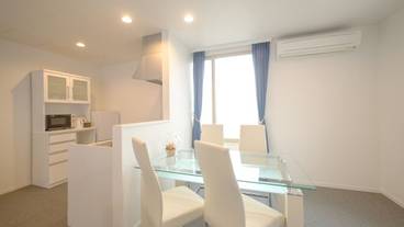 客室内のダイニングエリア / 22