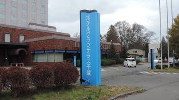 施設の入り口 / 24