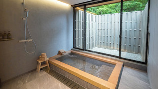 [2024年Newオープン] プライベート木立温泉&専用庭苑付き 一棟貸しスイートヴィラ 禁煙 [いぶき] (2ベッド)