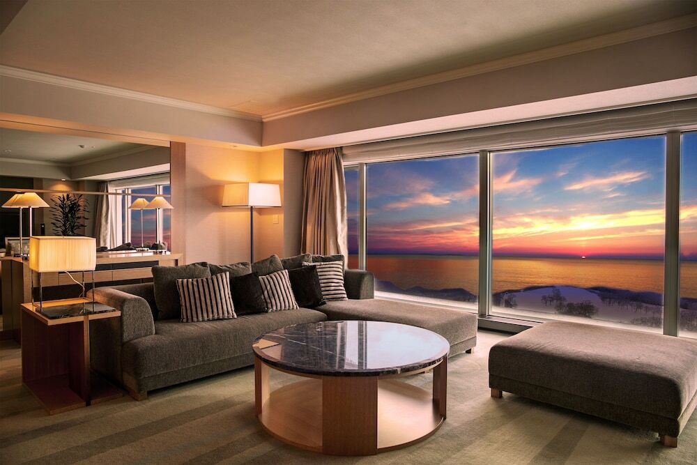 洞爺湖を見下ろす幻想的な風景が非日常の世界へと誘う3420475