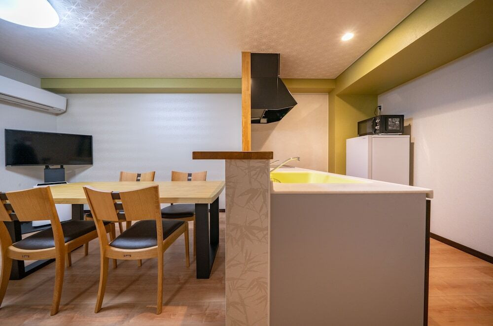 客室内のダイニングエリア