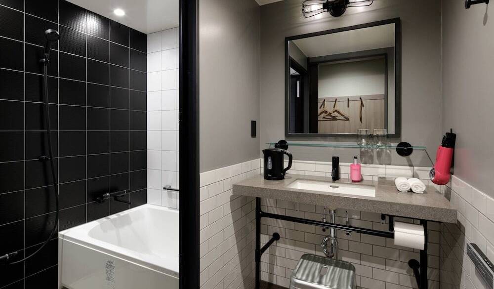 コンパクトで機能的
おしゃれな客室 / 5