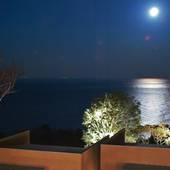 源泉と離れのお宿 月（静岡県 旅館）：月明りが海面に一筋の道をつくる幻想的な「ムーンロード」。運が良ければ見れるかも♪ / 4