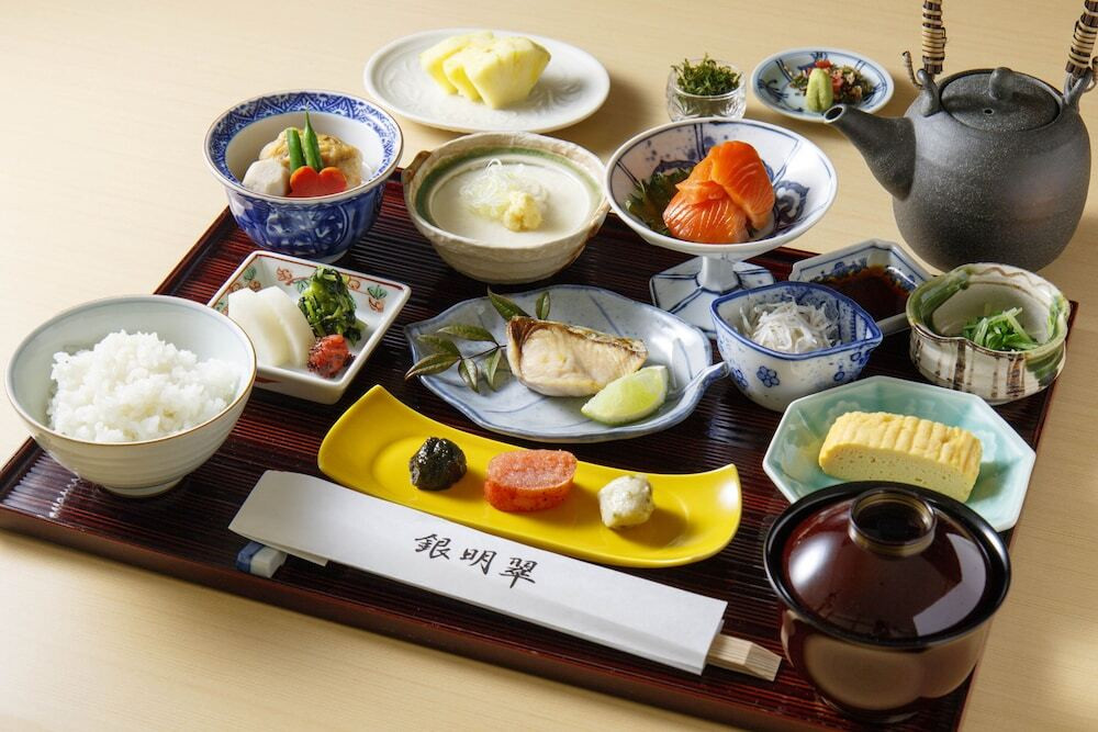 料理も温泉もエステも…非日常を満喫できるお宿3929541