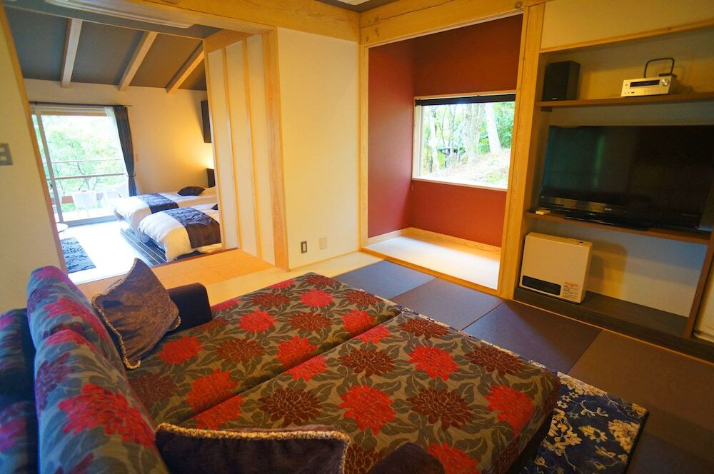 離れ 龍のひげ こごみ ソファ