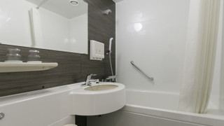 スモールダブルルーム ダブルベッド1台 禁煙 (13.5 ㎡)