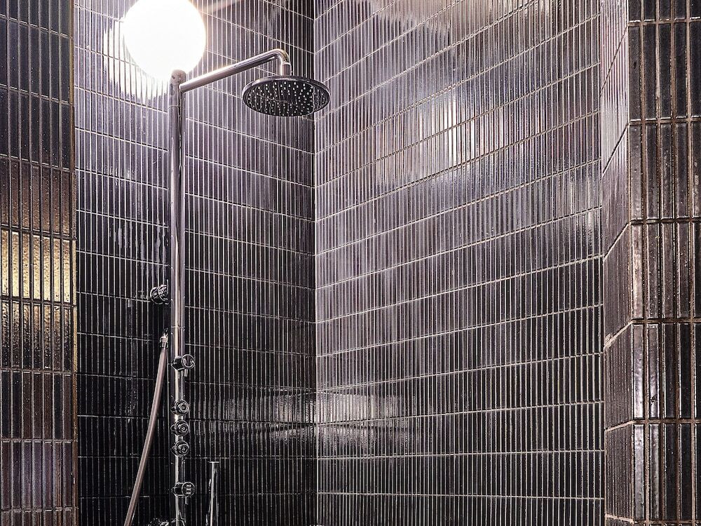 バスルームのシャワー