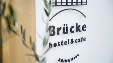 施設の入り口 / 24