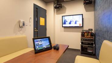 カラオケ ルーム / 4