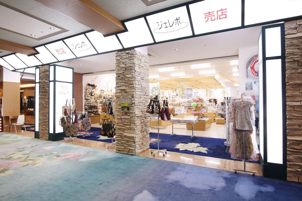 売店「ジェレボ」