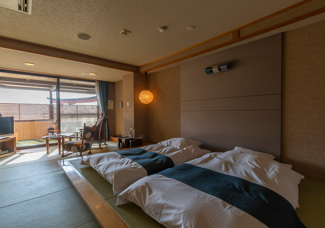 6.解放感抜群!客室露天風呂「ホテル花庵」3544333