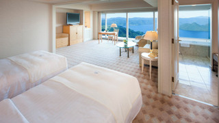 スイート シングルベッド 2 台 (Lake Side)