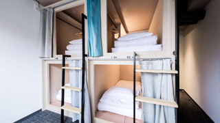 二段ベッドルーム (4ベッド, 共用バスルーム)