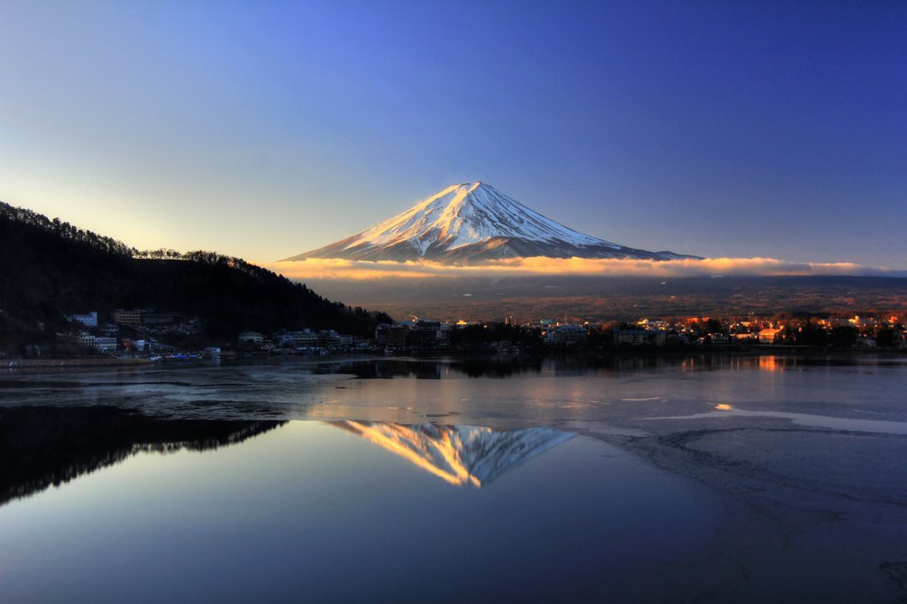 富士山が美しく映える富士五湖へ2328998
